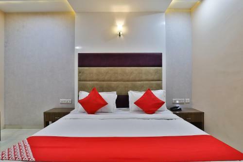 Oyo 35982 Hotel Blue Rock
