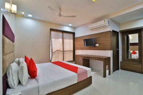 Oyo 35982 Hotel Blue Rock