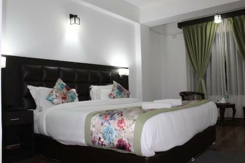 Hotel The Leenor Regency