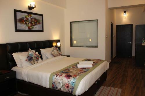Hotel The Leenor Regency