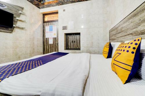 Hotel Spot On 78186 Ghanshyam Lodge