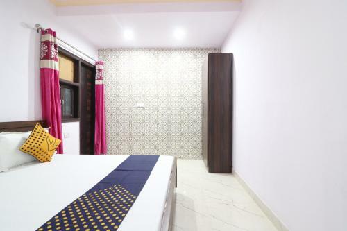 Red Rose Hotel