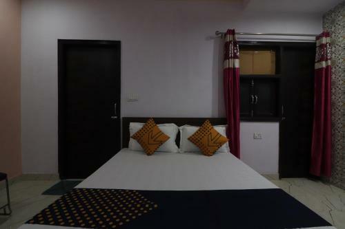 Red Rose Hotel