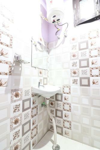Red Rose Hotel