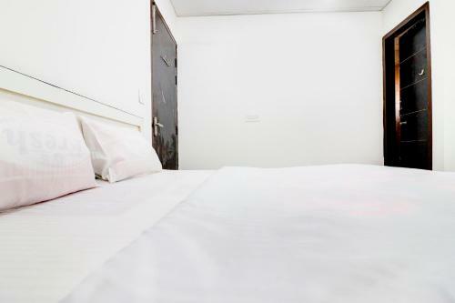 Oyo 77805 Hotel Sweet Valley