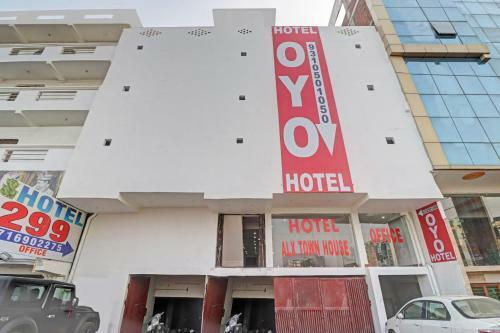 Oyo 85230 Hotel Alx Townhouse