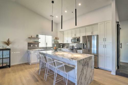 Stunning Desert Hot Springs Home With Mtn Views