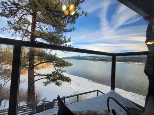 The Point! Spectacular Lake Views 5 Suites!