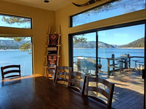The Point! Spectacular Lake Views 5 Suites!
