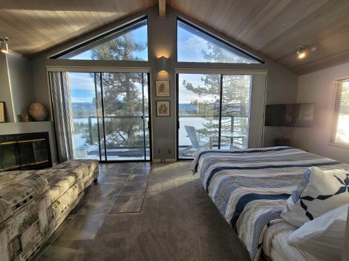 The Point! Spectacular Lake Views 5 Suites!