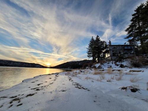 The Point! Spectacular Lake Views 5 Suites!