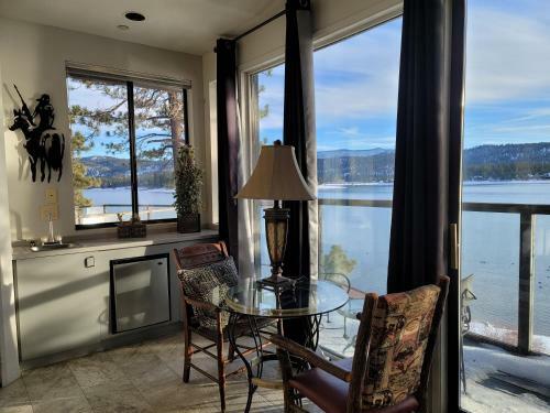 The Point! Spectacular Lake Views 5 Suites!