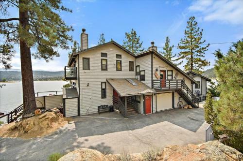 The Point! Spectacular Lake Views 5 Suites!