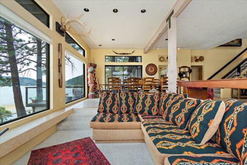 The Point! Spectacular Lake Views 5 Suites!