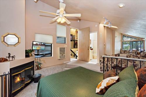 The Point! Spectacular Lake Views 5 Suites!