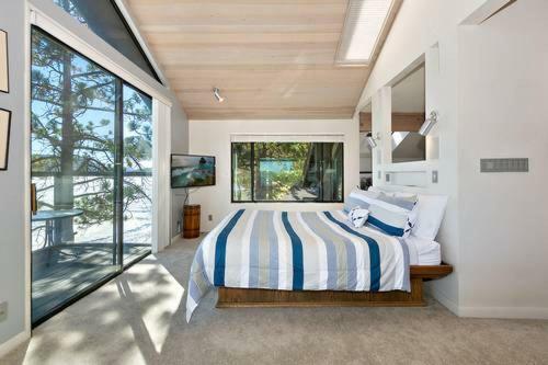 The Point! Spectacular Lake Views 5 Suites!