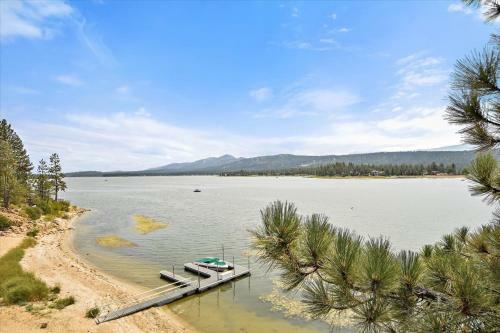 The Point! Spectacular Lake Views 5 Suites!