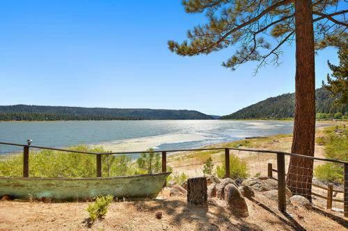The Point! Spectacular Lake Views 5 Suites!