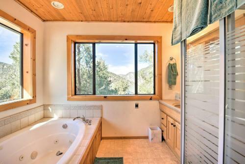 Luxe Escape With Decks, Mtn Views, Game Room!
