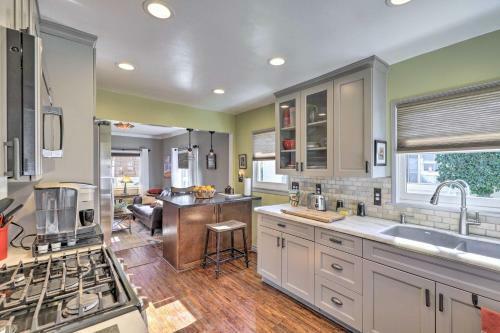 Charming Craftsman Cottage With Private Hot Tub