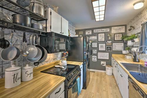 Charming And Pet-friendly Pine Grove Retreat!