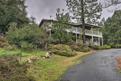 Charming And Pet-friendly Pine Grove Retreat!