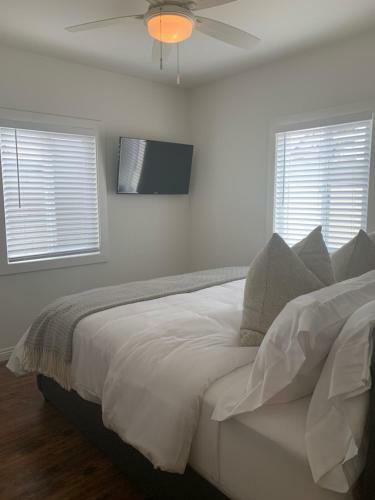 Villa Huntington Highlight - Pool, Patio, Close To Beach