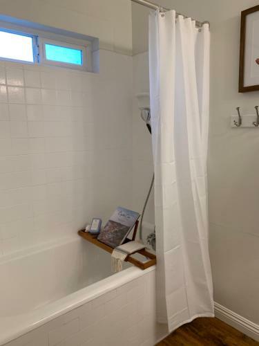 Villa Huntington Highlight - Pool, Patio, Close To Beach