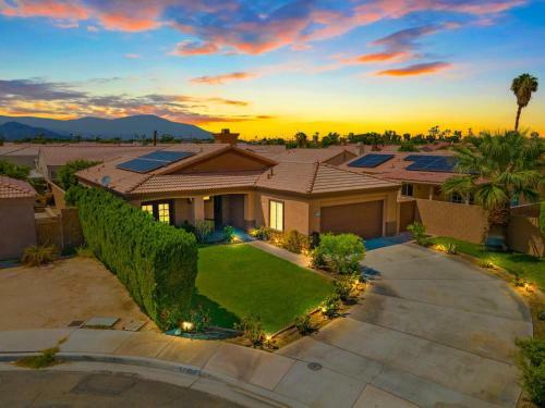 Top Rated 5 Star Getaway 4br 2 Bathroom