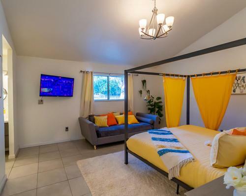 Desert Pool House: Sun, Swim, Sip & Stay