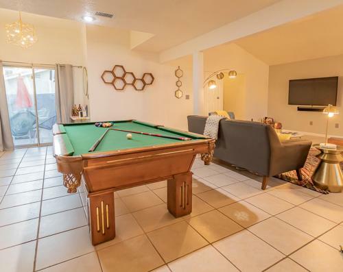 Desert Pool House: Sun, Swim, Sip & Stay