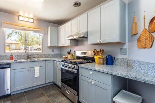 Made In The Shade - Central, Hot Tub, Ac, Sleeps 8