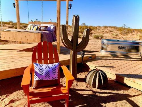 Jthavn - Joshua Tree Remote Airstream Swing Bed Stargazing!