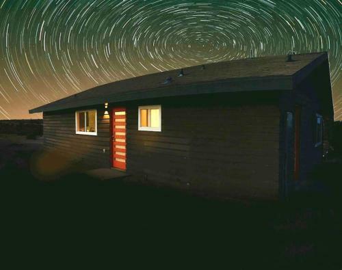 Jthavn - Joshua Tree Modern Stargazing House