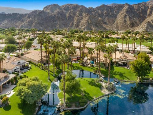 Stunning 5 Star Home Retreat Private Pool-spa-bbq 4br-