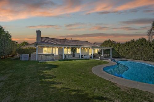 Stunning 5 Star Home Retreat Private Pool-spa-bbq 4br-