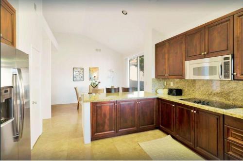 Desert Serenity 5 Star Private Pool-spa-bbq 3br-