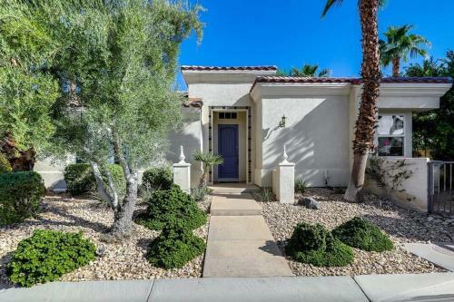 Cheerful 2 Bedroom Home In A Quiet Gated Community