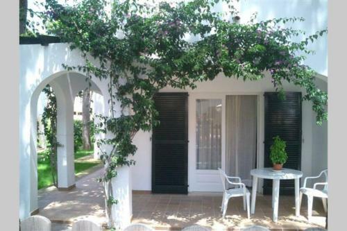 Apartment With Garden And Swimming And Beach