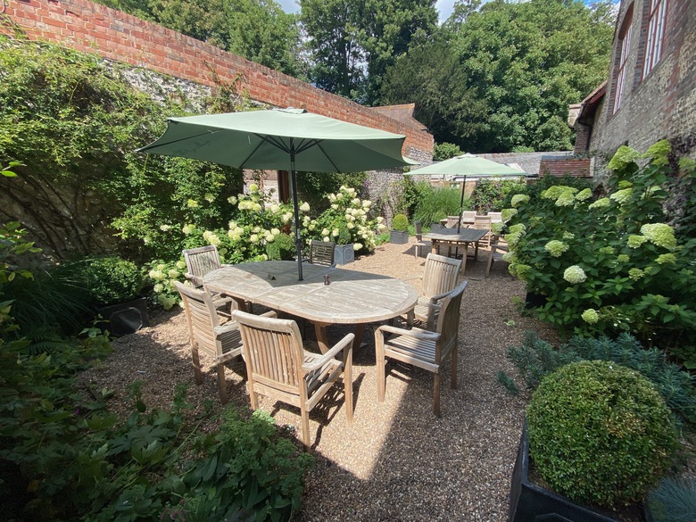 Norfolk Arms Hotel