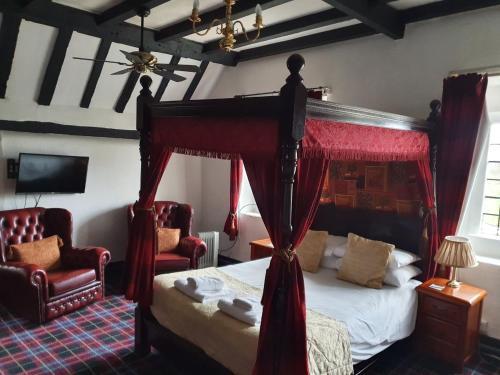 Old Court Hotel & Suites