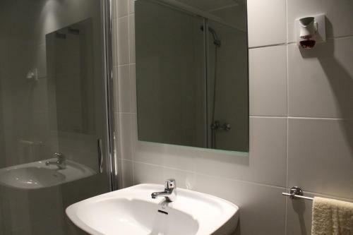 Apartamento Con Piscina En Ciudadela, Cala En Blanes