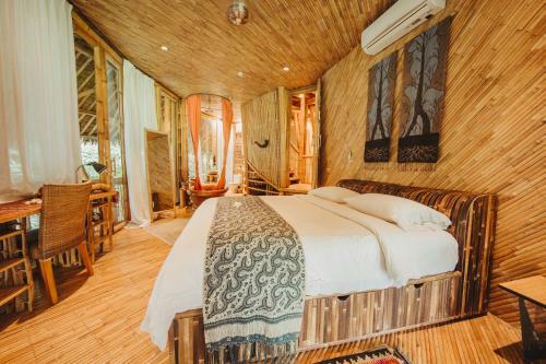 Villa Tower House - 4 Bds Eco Bamboo House, River View