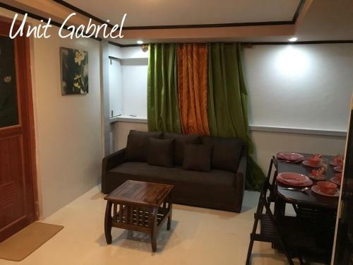 Hostal La Famille