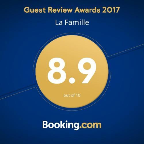 Hostal La Famille
