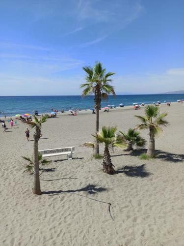 Apartamento Nuevo A Pie De Playa: Wifi, Piscina