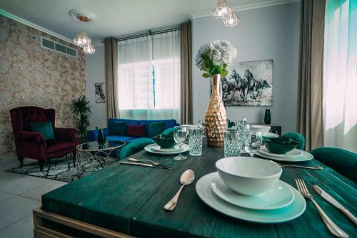 A C Pearl Holiday Homes - Marvelous Marina Apartment