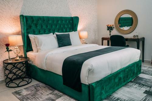 A C Pearl Holiday Homes - Marvelous Marina Apartment