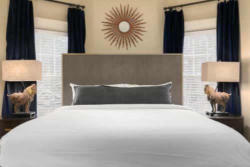 Red Door Retreat- Executive, Luxury, Historic
