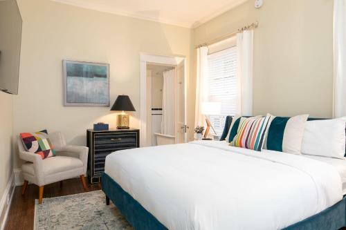 Red Door Retreat- Executive, Luxury, Historic